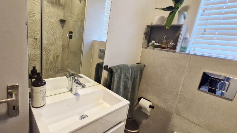  Bedroom Property for Sale in Table View Western Cape